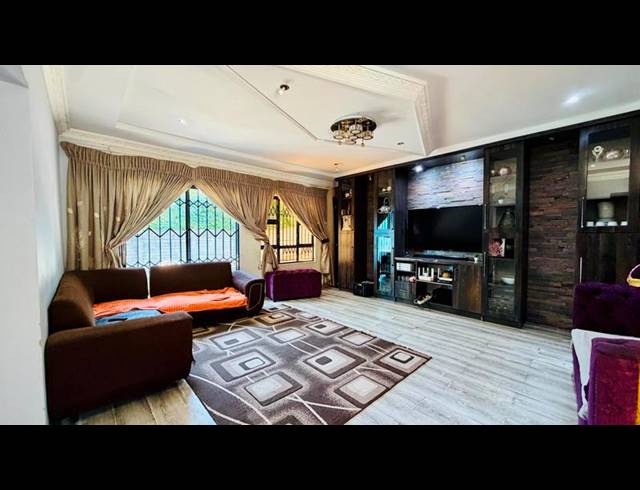 4 BEDROOM HOUSE FOR SALE IN MONTCLAIR
